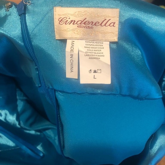 Dresses - Picture 11 of 16